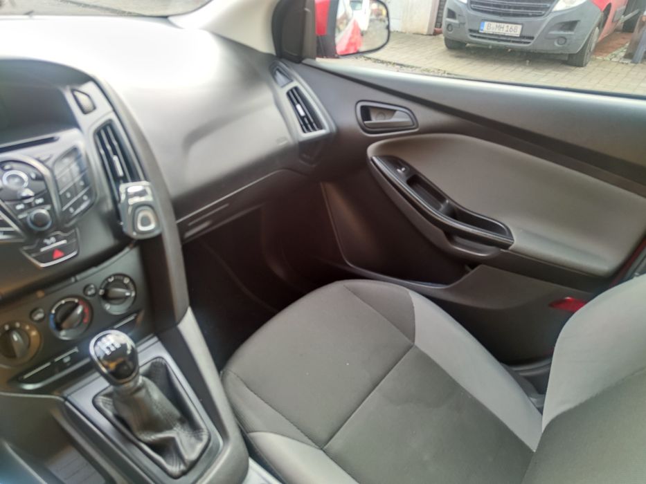 Ford Focus sedan 2014 r.