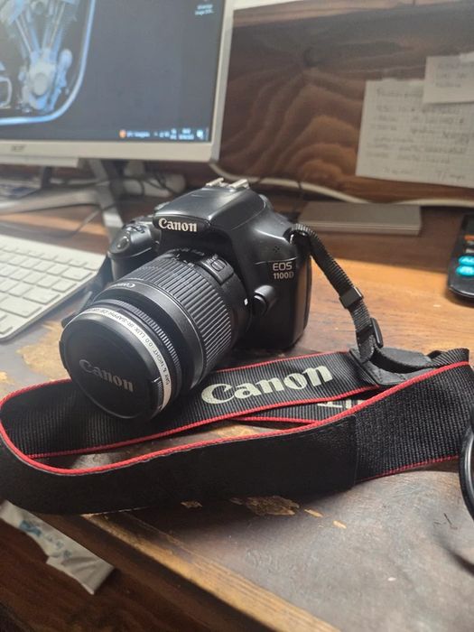 Canon EOS 1100D Objetiva 18-55mm II Bolsa Lowepro