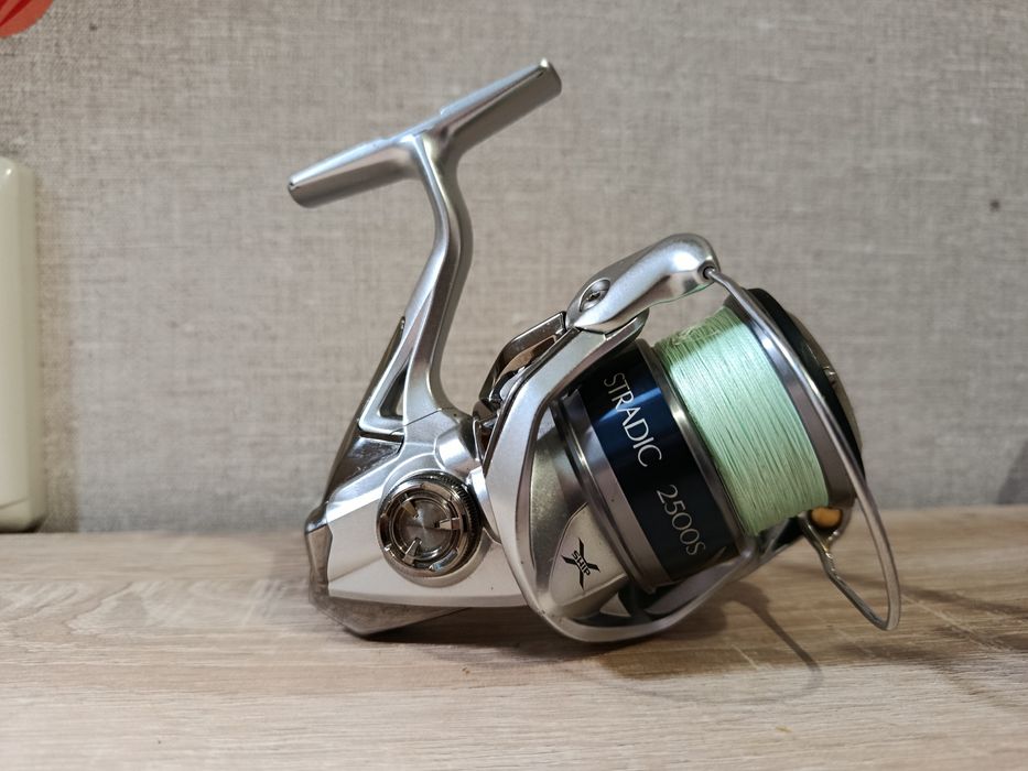 Shimano Stradic 15 2500S в отличном состоянии