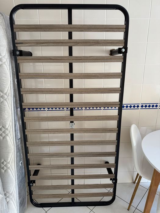 Cama Solteiro com colchões