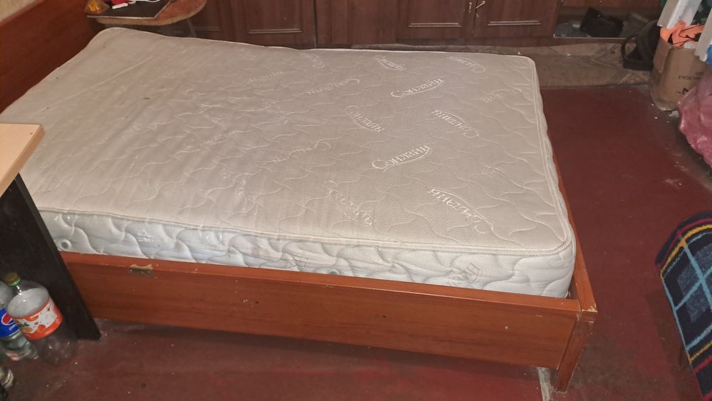 Продается часть мебели и кровать с матрацем