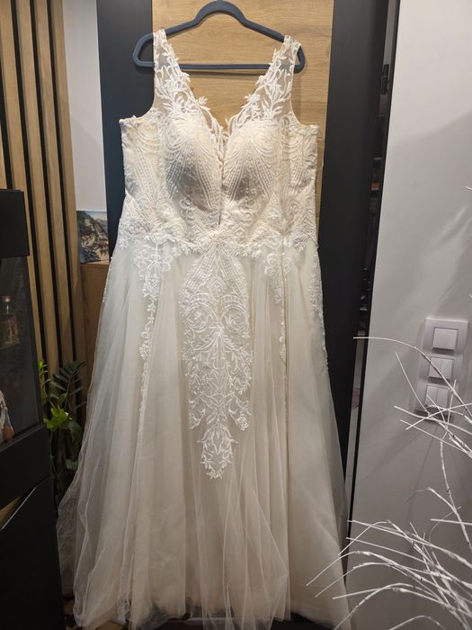 Suknia ślubna z koronką