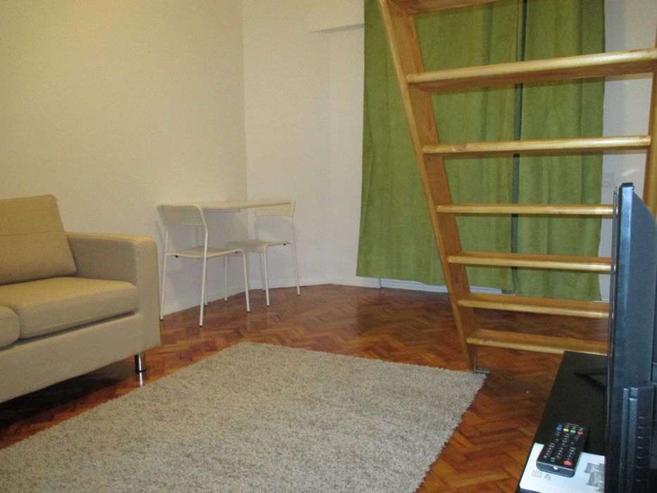 Quarto Duplex com Sala e WC Privativo (Metro Linha Azul)