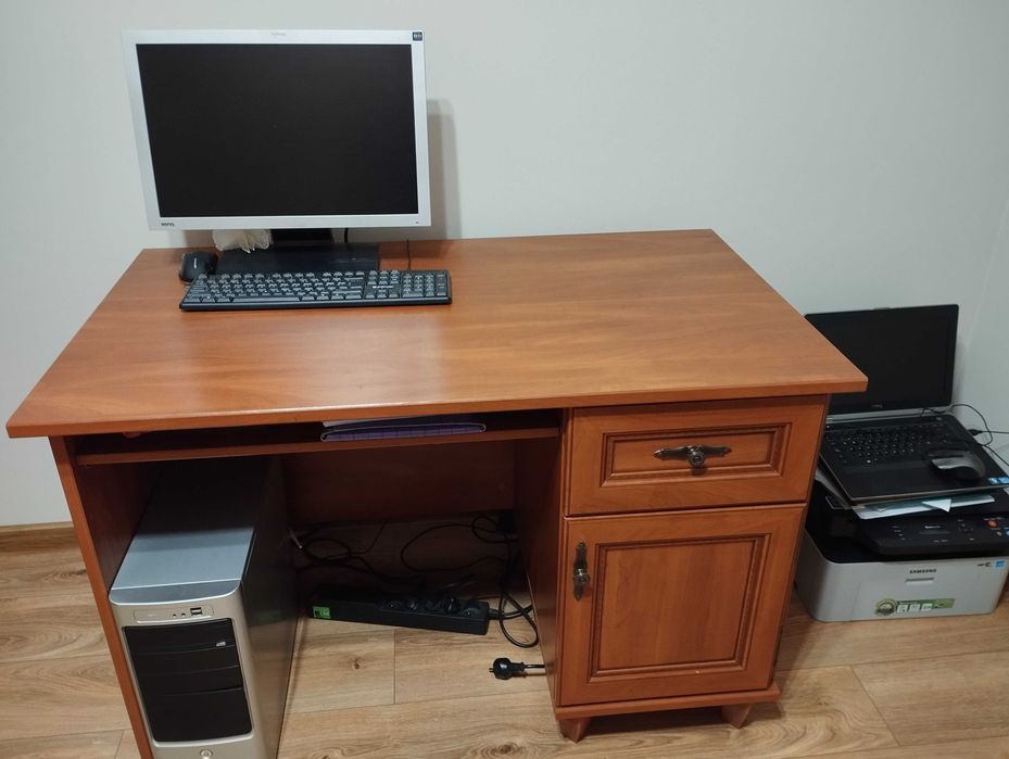 Sprzedam biurko o wymiarach 113 x 66 cm