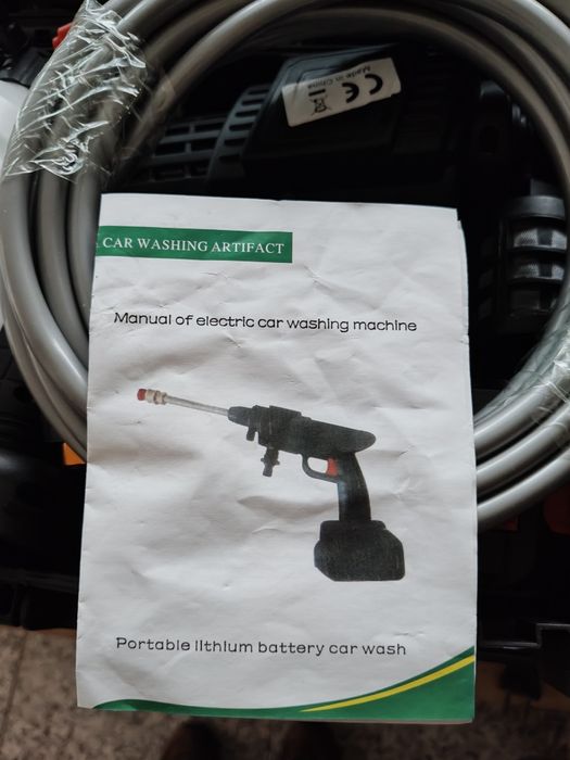 Pistola de lavar a bateria.