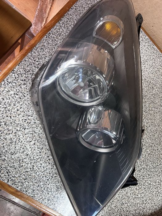 Ótica frontal direita