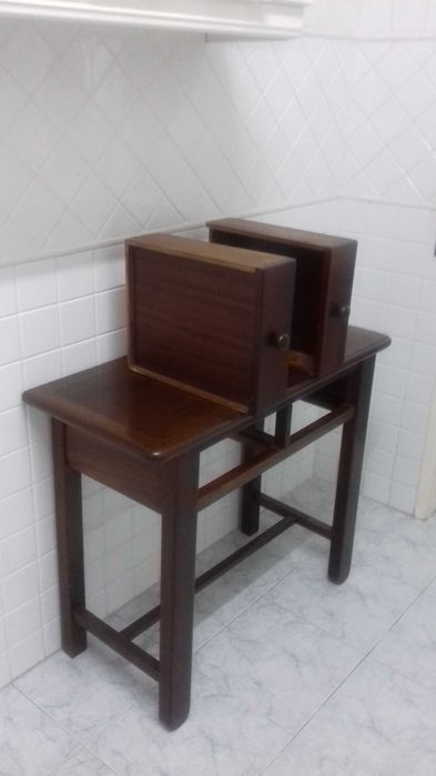 Consola em madeira
