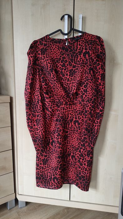 Czerwona sukienka w panterkę bufiaste rękawy lata 80 S