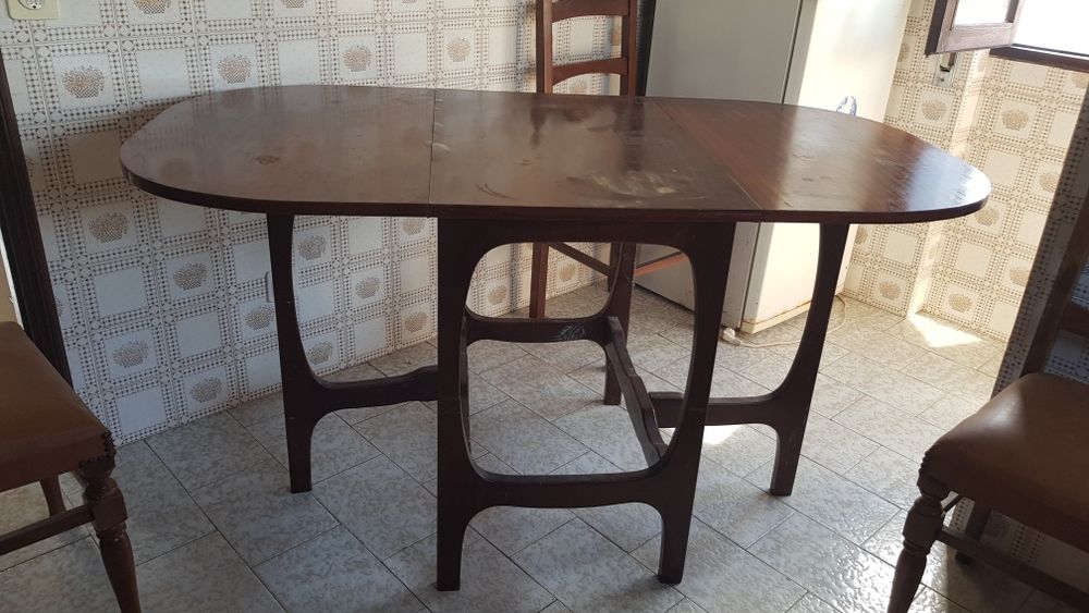 Mesa de cozinha retangular, com abas