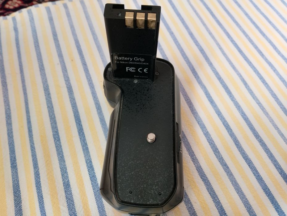 Продам батарейний блок для камери nikon