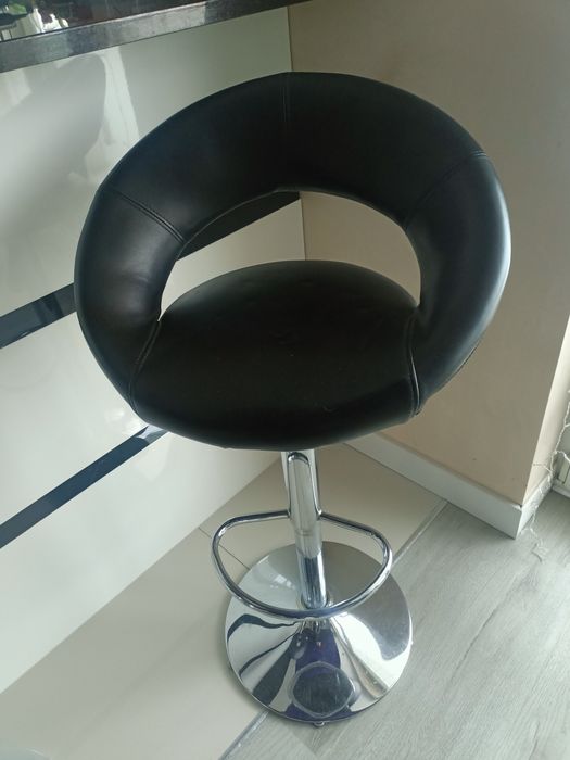 Sprzedam hoker czarny