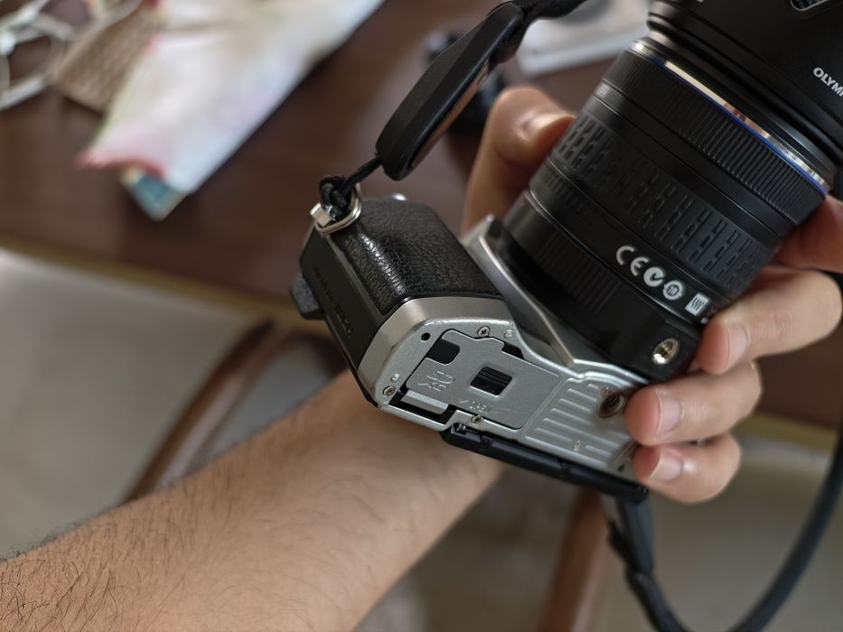 Olympus omd em-10 com 2 objetivas, filtro ND e carregador original