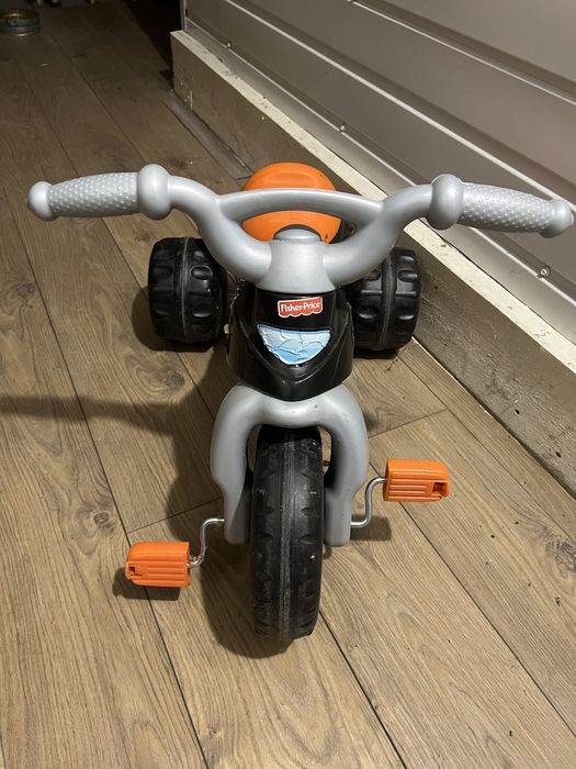 Триколісний велосипед Fisher price