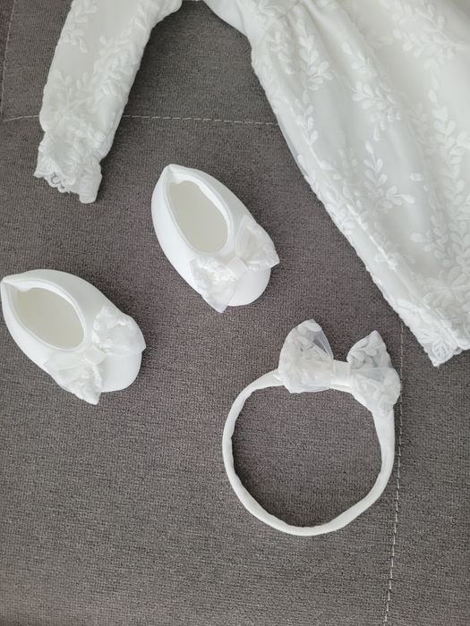 Zestaw na chrzest sukienka Noeli ecru Margaret 68 + buciki + opaska z