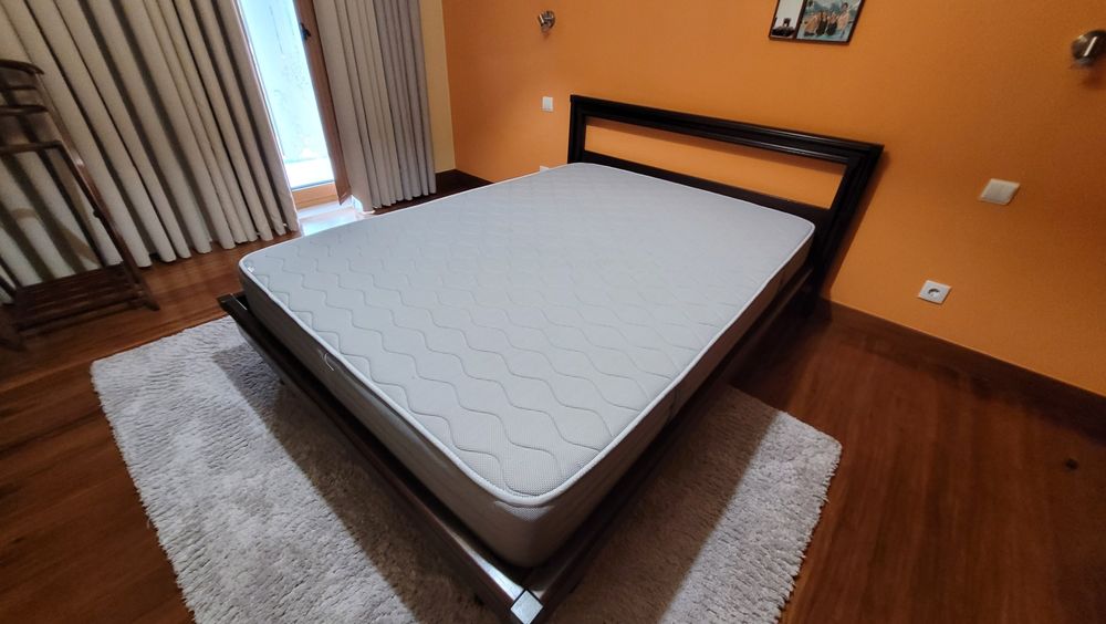 Cama de casal com estrado e colchão