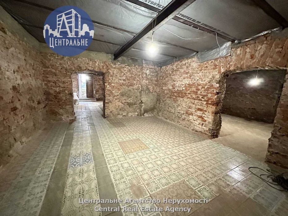 Продається нежитлове приміщення в центральній частині м. Чернівці
