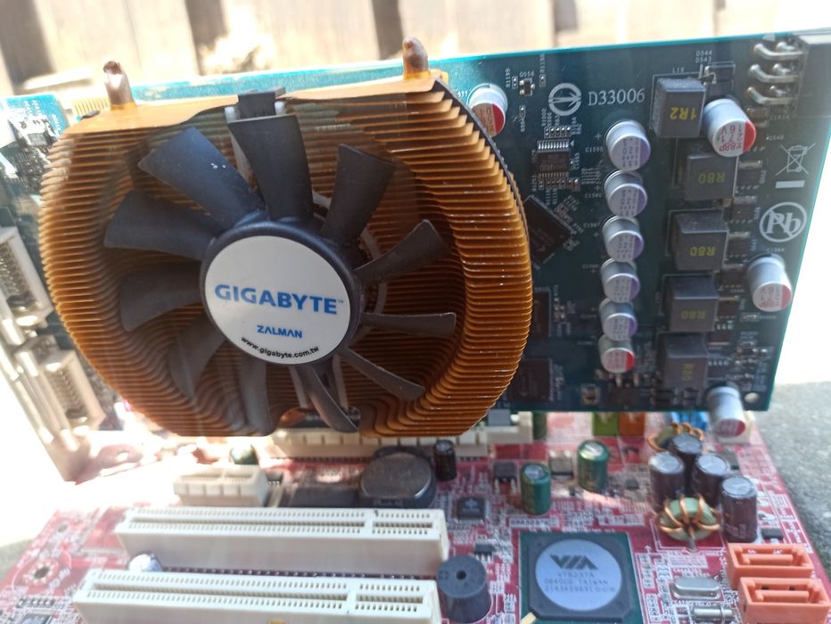 Sprzedam dwa stare laptopa HP Windows 7 i laptopa Dell