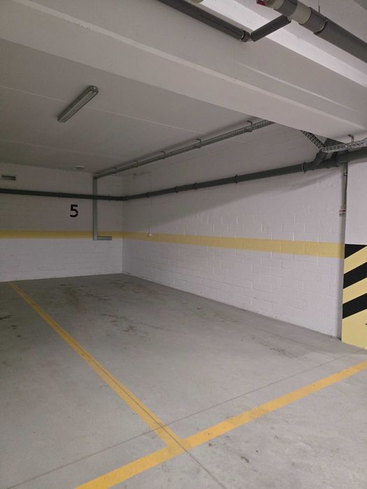 Miejsce postojowe garaż podziemny  Kmicica 9