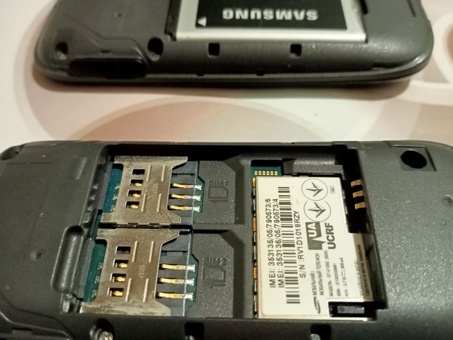Продам кнопочный телефон от Samsung GT-E1202 Duos.
