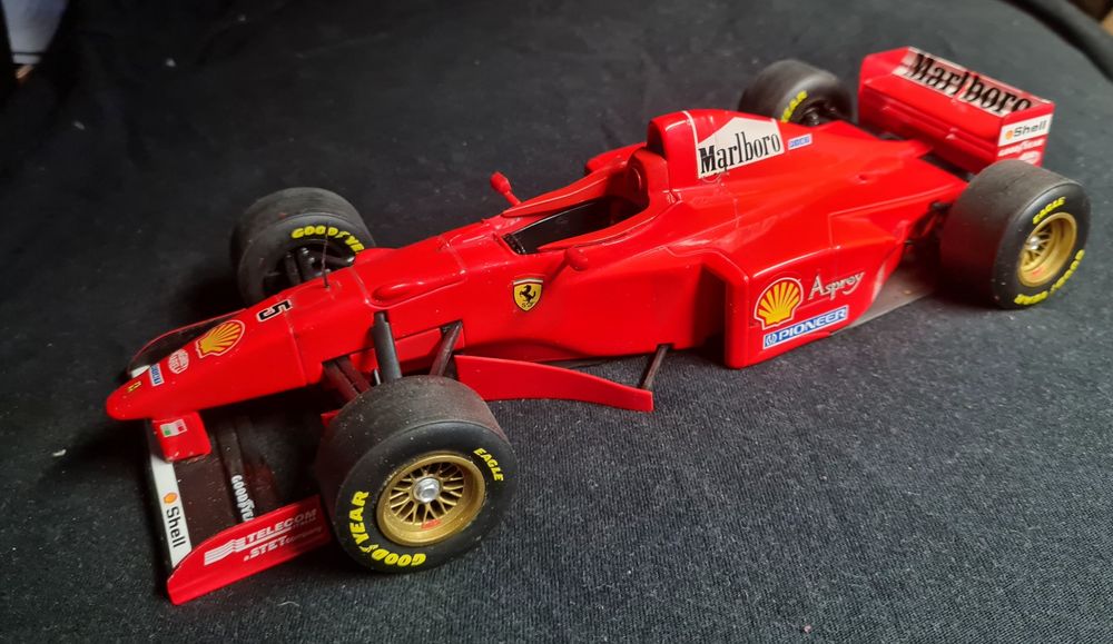 Pauls Model Art 1:18 Ferrari F 310/B 1997 Schumacher