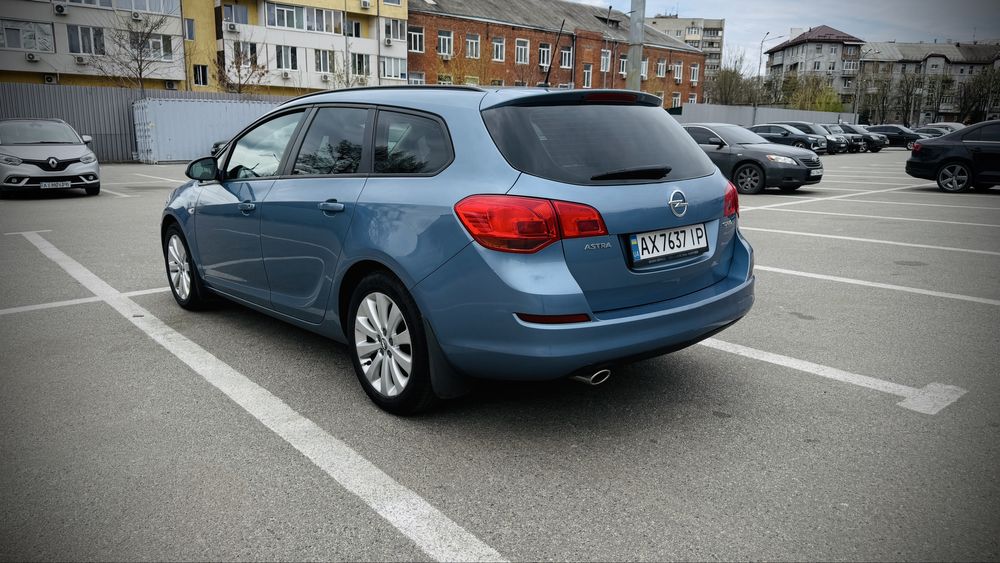 Продам Opel Astra j 2010