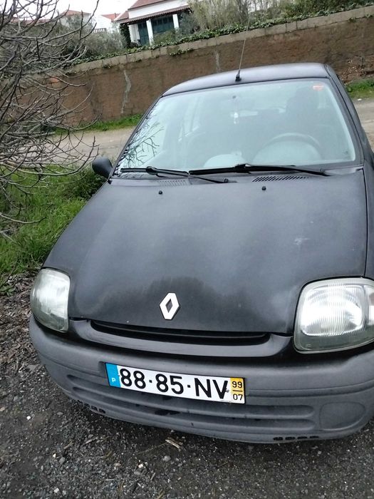 Vendo Renault Clio em bom estado com inspeção feita peneus novos