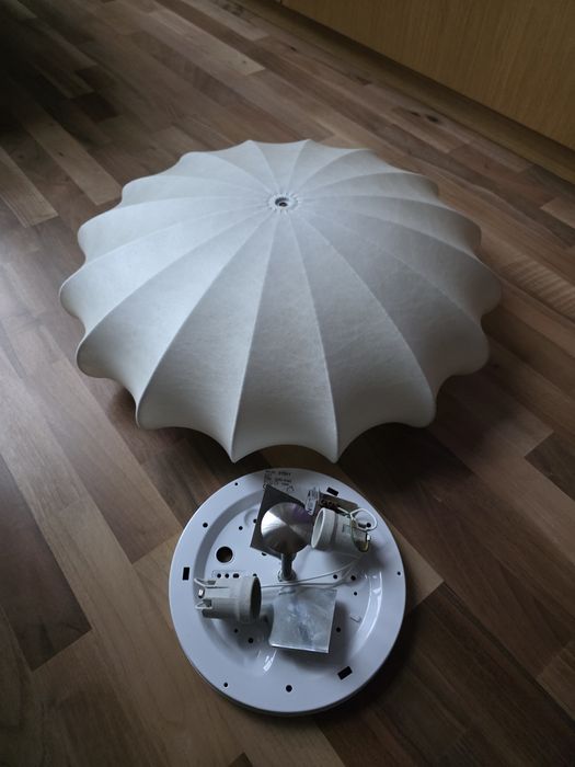 Używana lampa sufitowa przylegająca