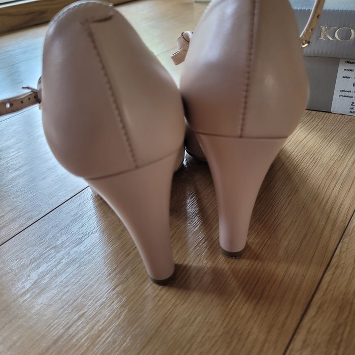 Buty na obcasie Kotyl r. 39