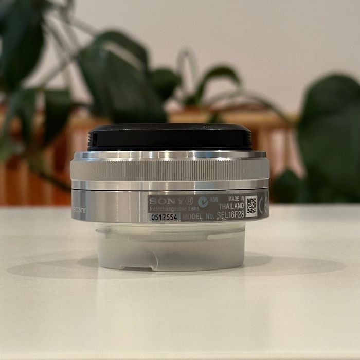Obiektyw Sony E 16mm f/2.8 | BDB + Dekielek SEL16F28