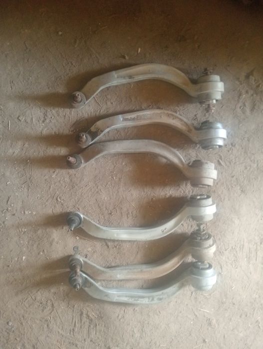 Ричаг важіль передньої підвіски Пассат Passat Б5