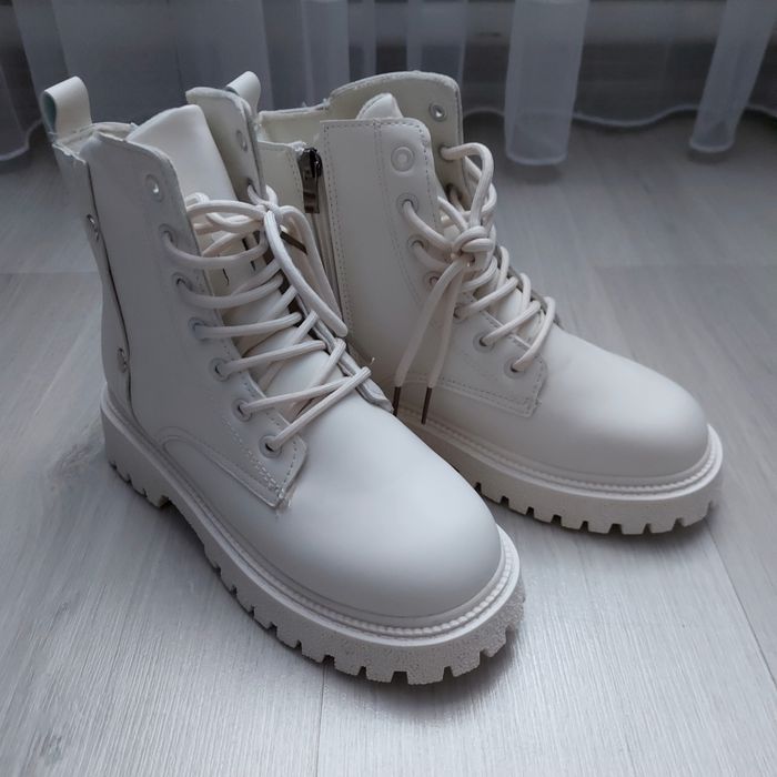 Белые ботинки на осень и зиму