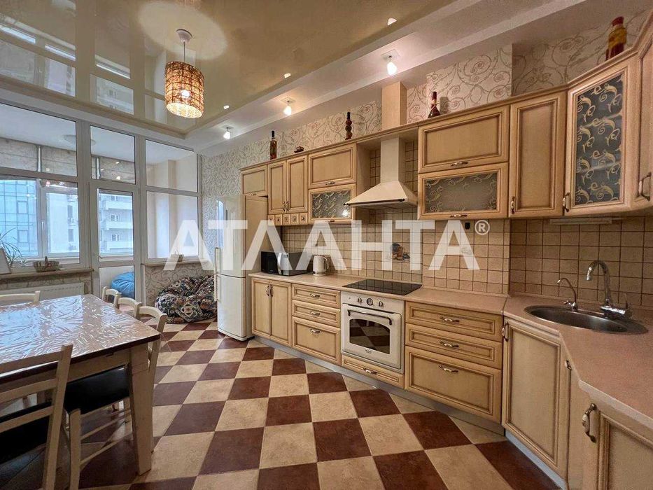 ЖК «1 Жемчужина»: квартира з меблями, технікою та паркінгом