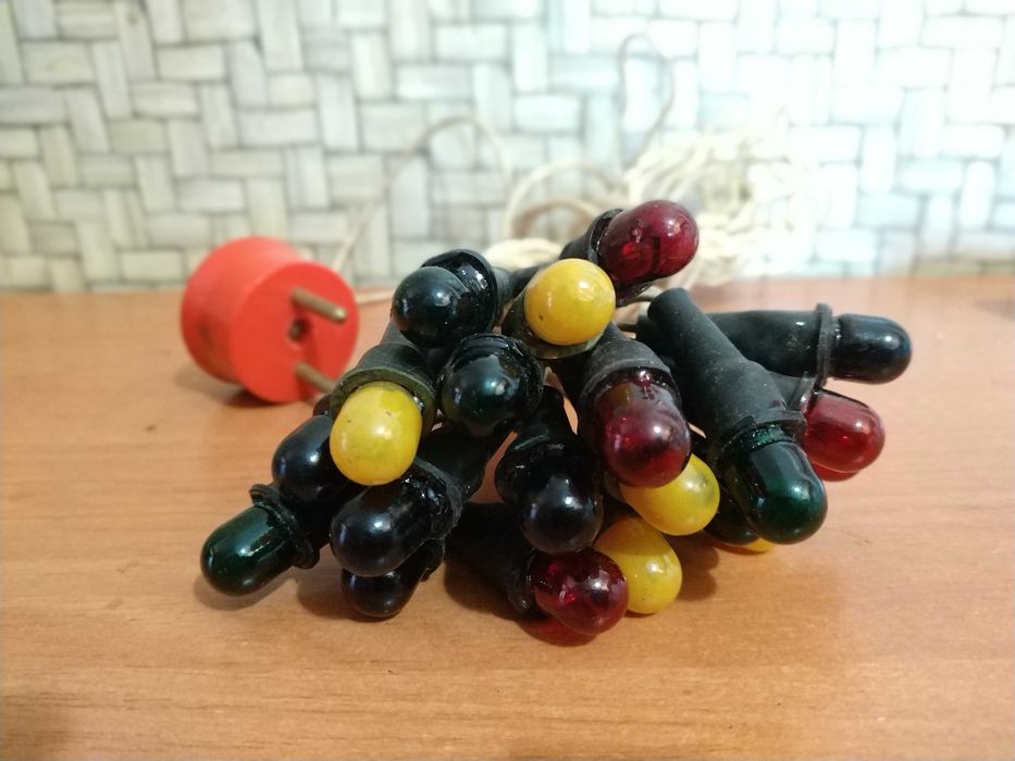 Гирлянда новогодняя разноцветные лампочки времен ссср