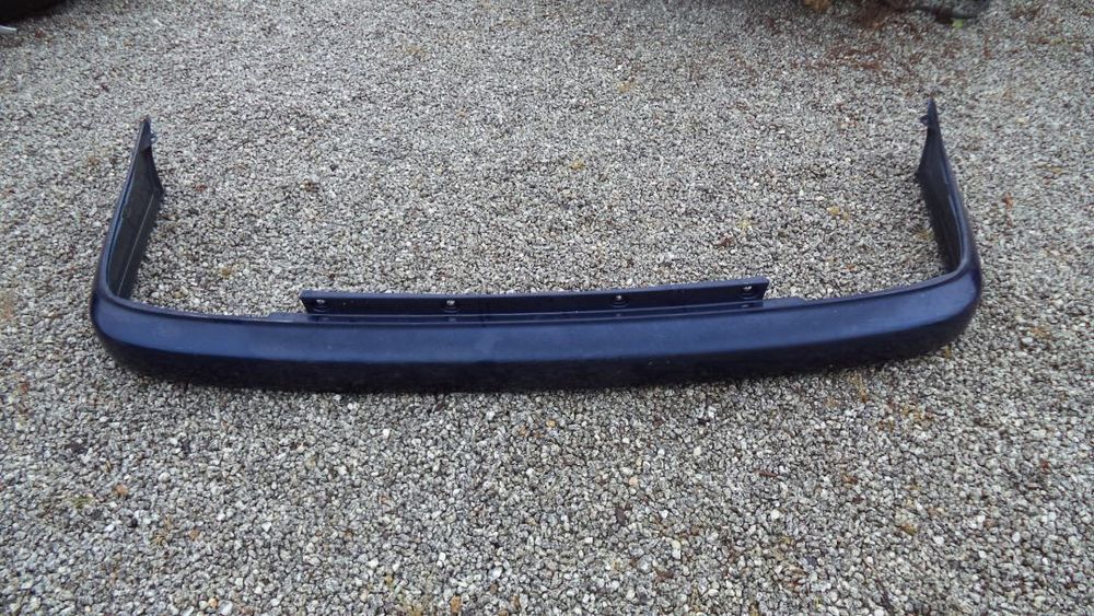 Para-choques Toyota Avensis  ano 1998 a 2002tras (parte superior)