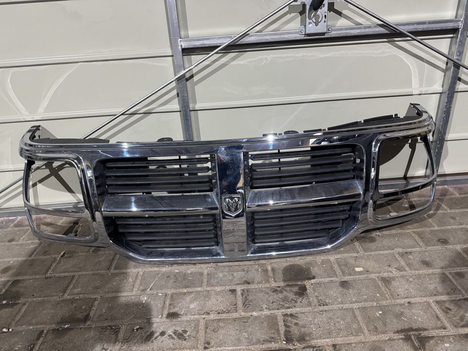 Grill atrapa dodge nitro