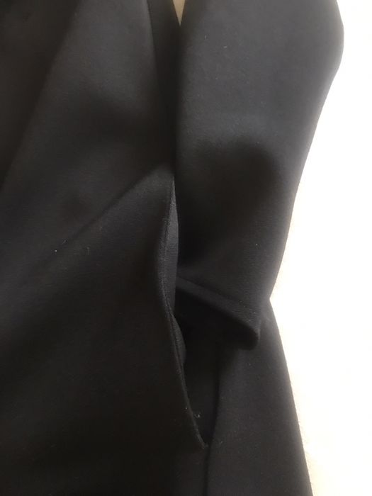 Vestido novo, preto com decote e V by Micaela Oliveira