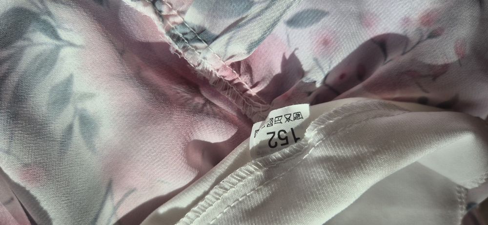 Sprzedam sukienkę dla dziewczynki roz 152