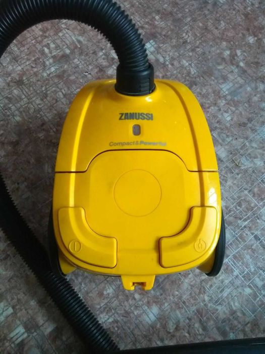 Пилесос ZANUSSI ZANSC00 Порохотяг. Пылесос.