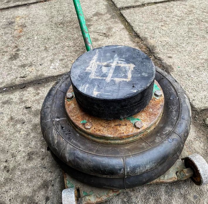 Гумові накладки для шиномонтажних станцій, підйомників та домкратів