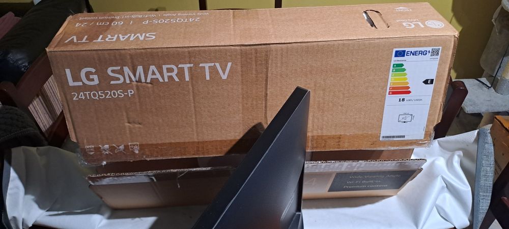 TV LG 24TQ520S (LED  24-61 cm -HD - Smart TV) (Como Nova)