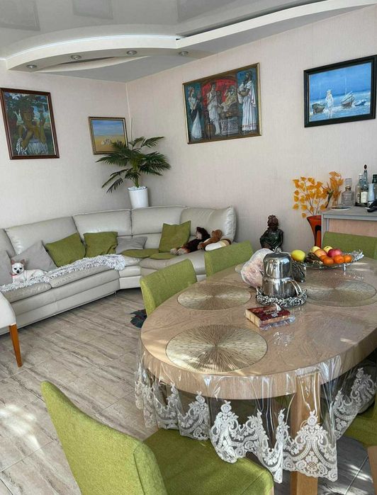 Продам коттедж  возле моря