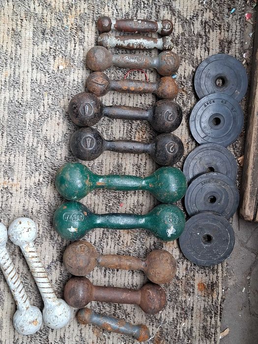 Гантели разные  300 гр  пара.