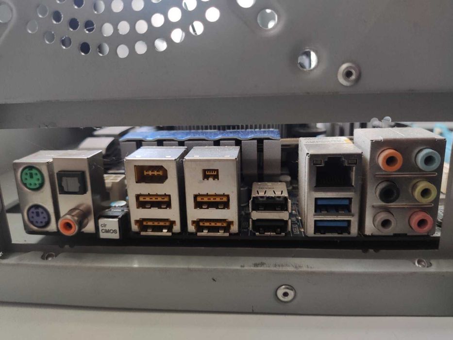 Продам материнську плату Gigabyte GA-X58A-UD3R із процесором i7-950