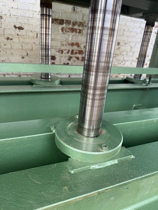 Гарячий прес, прес для шпонування Bürkle