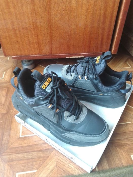 Кроссівки, сірого кольору