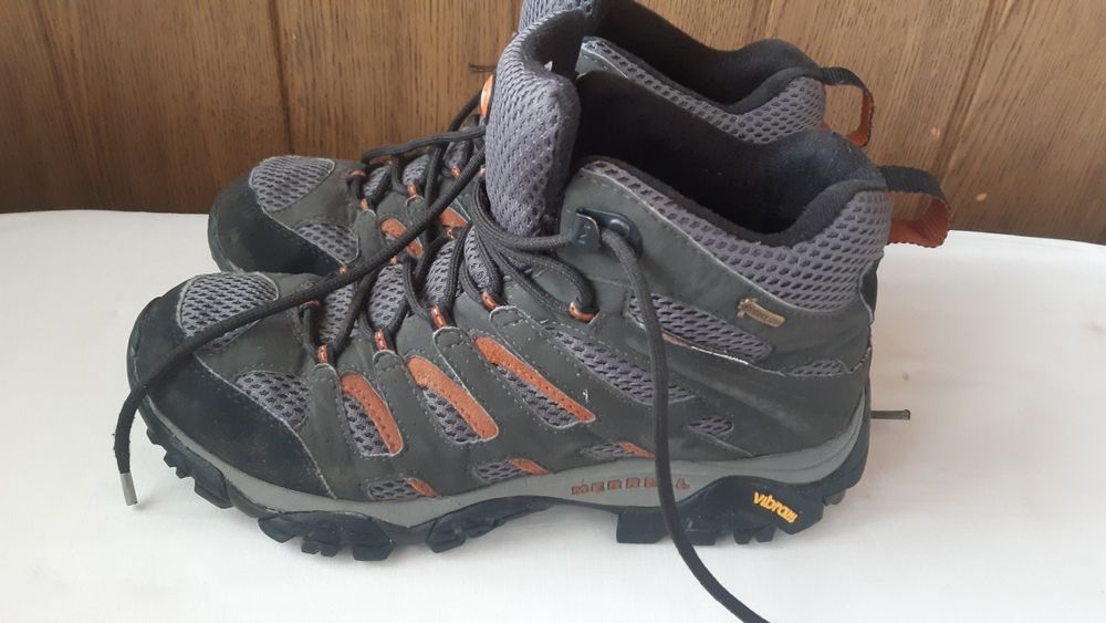 Продам ботинки merrell.