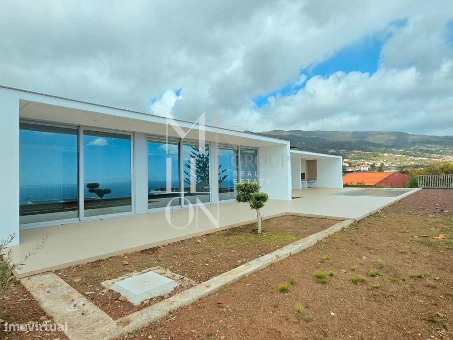 Moradia de Luxo T4 Térrea no Estreito da Calheta – Vista Mar, Piscina