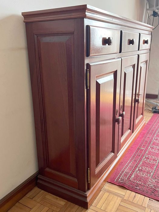 Móvel Aparador/Cómoda em madeira de carvalho com 3 portas e 3 gavetas