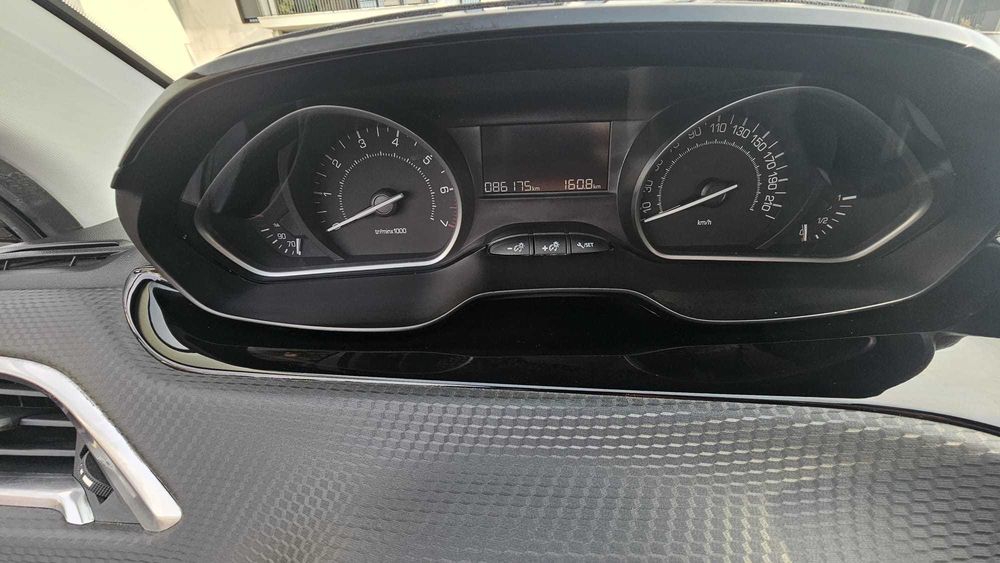 Peugeot 2008 1.2 PureTech Style - Branco (Ano 2017 - 86.000Km)