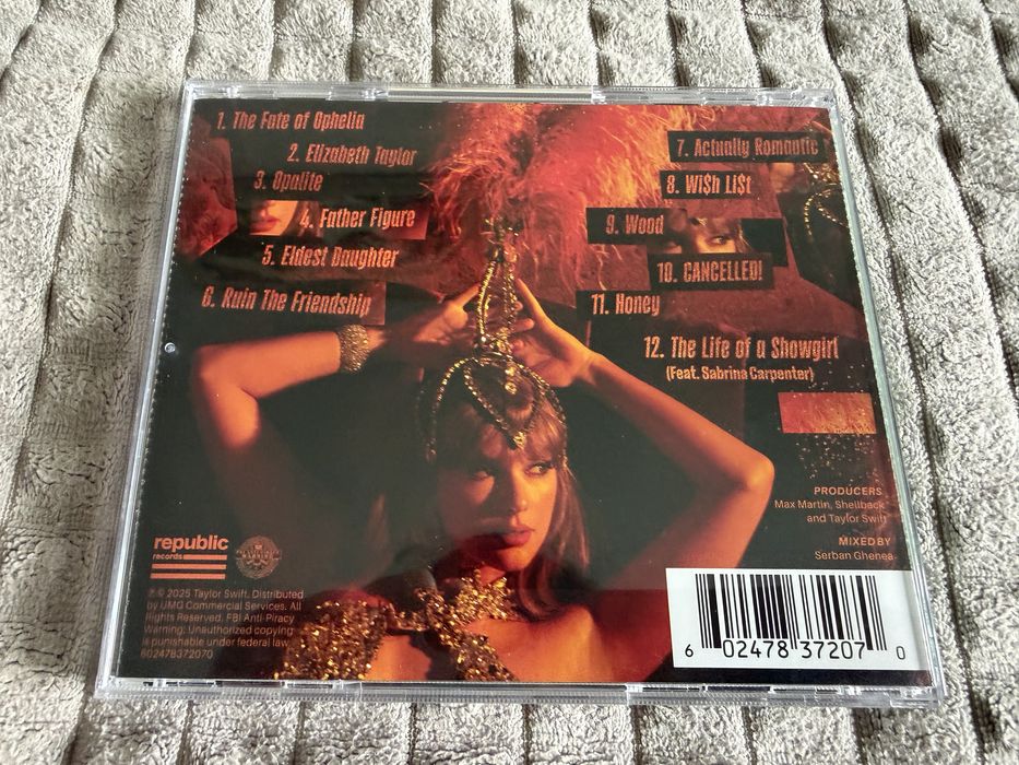 Signed диск автограф Taylor Swift The Life of a Showgirl Тейлор